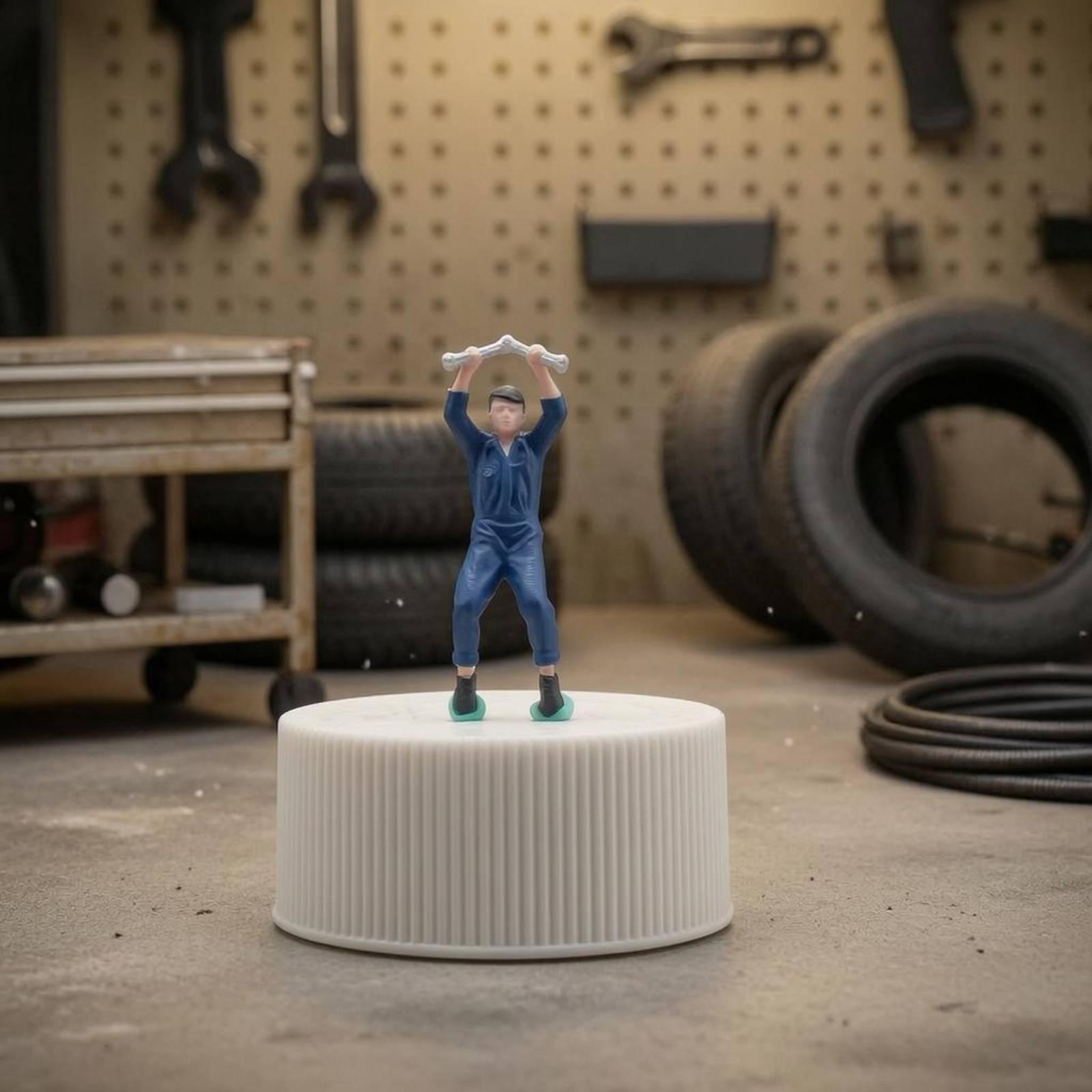 Standing Garage Mechanic Figur - огляд і ціна Resin Craft Workshop